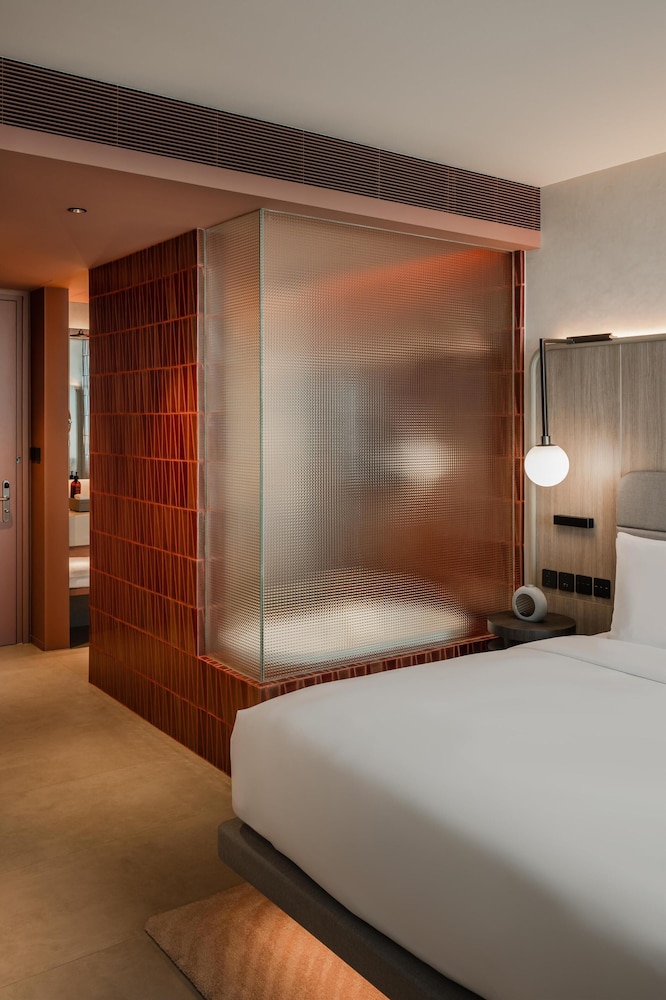 High, Premium, King Bed
