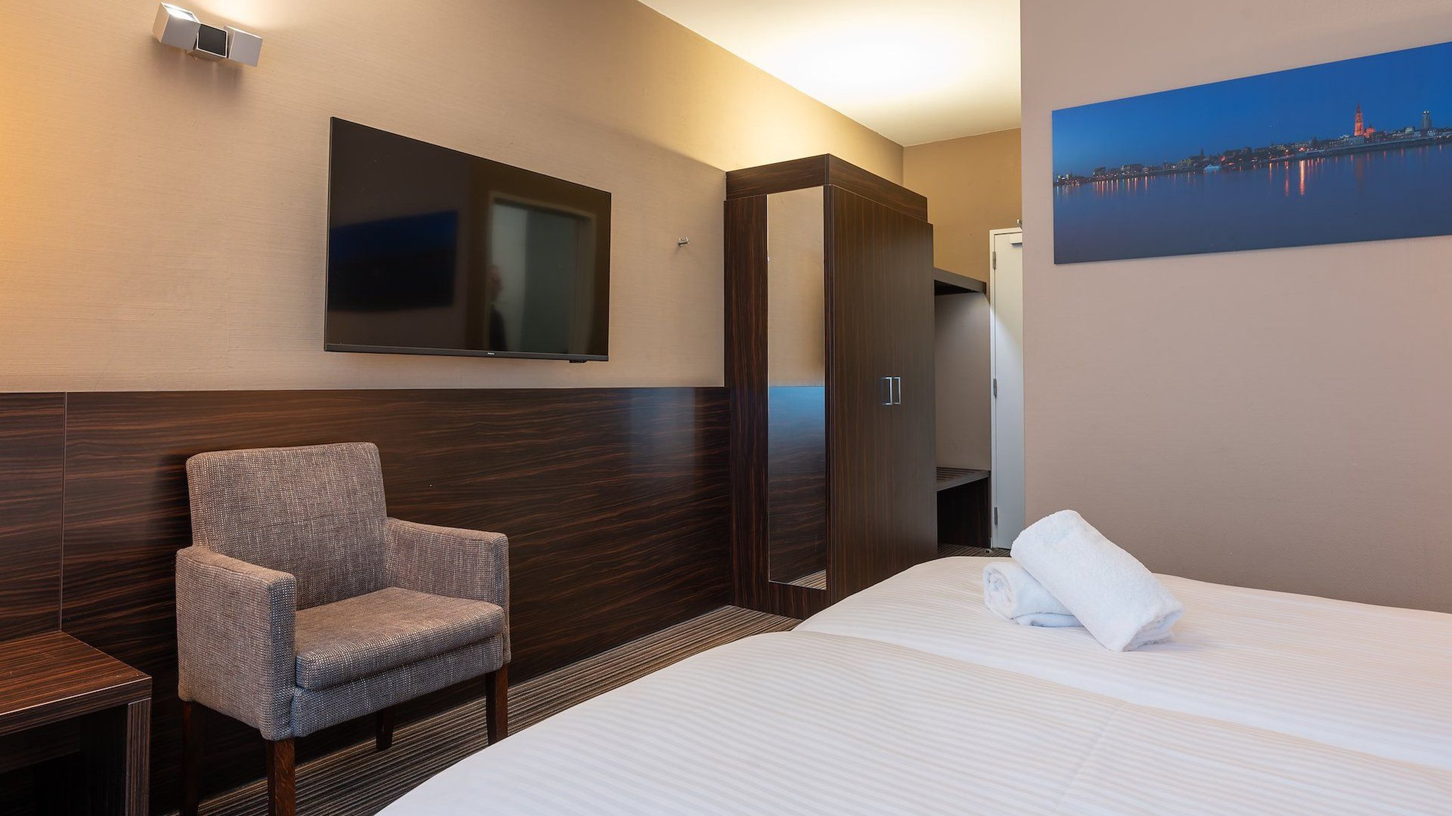 Hotel Docklands 2/9