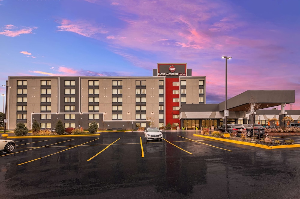 Best Western Plus Toronto North York Hotel and Suites
