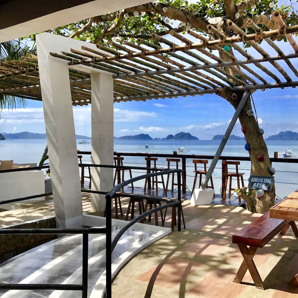 Outpost Beach Hostel - Adults Only 50/57