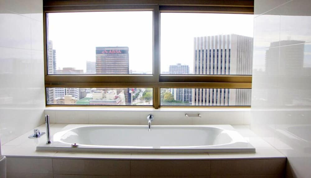 ITC Hospitality Group Penthouse 2 Bedrooms Cartwright s Corner 28/38