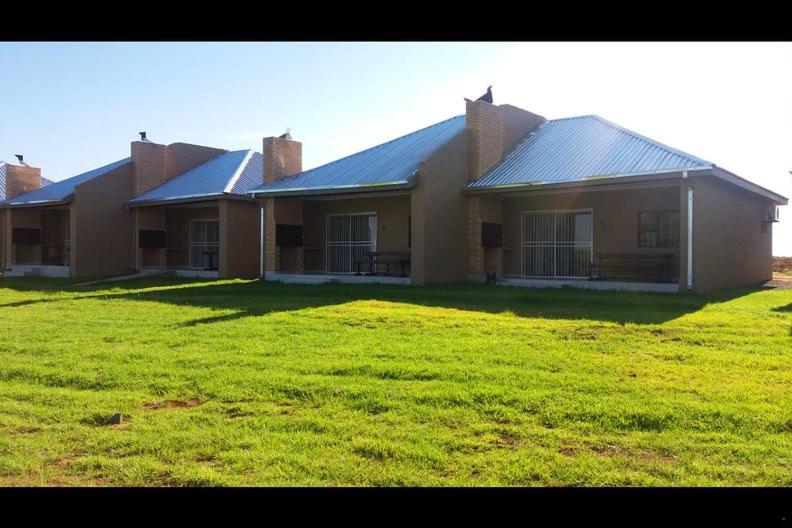 Newlands Country Lodge 10/16