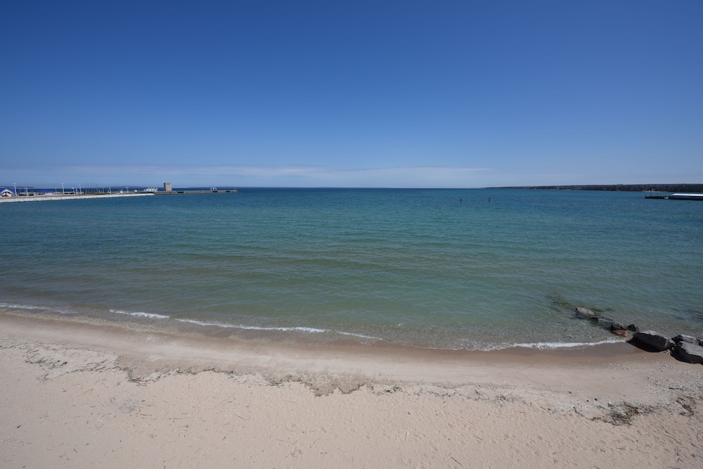 Hamilton Inn Select Beachfront photo4
