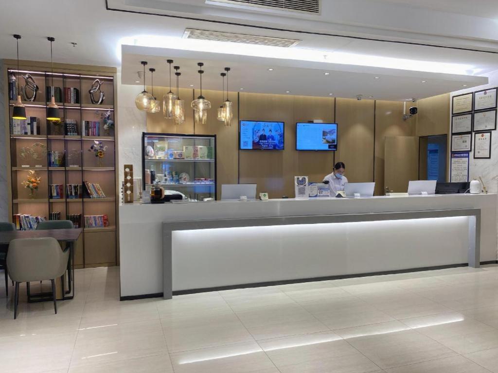 City Comfort Inn (Maoming High Speed Railway Station Wenming Road) 24/57