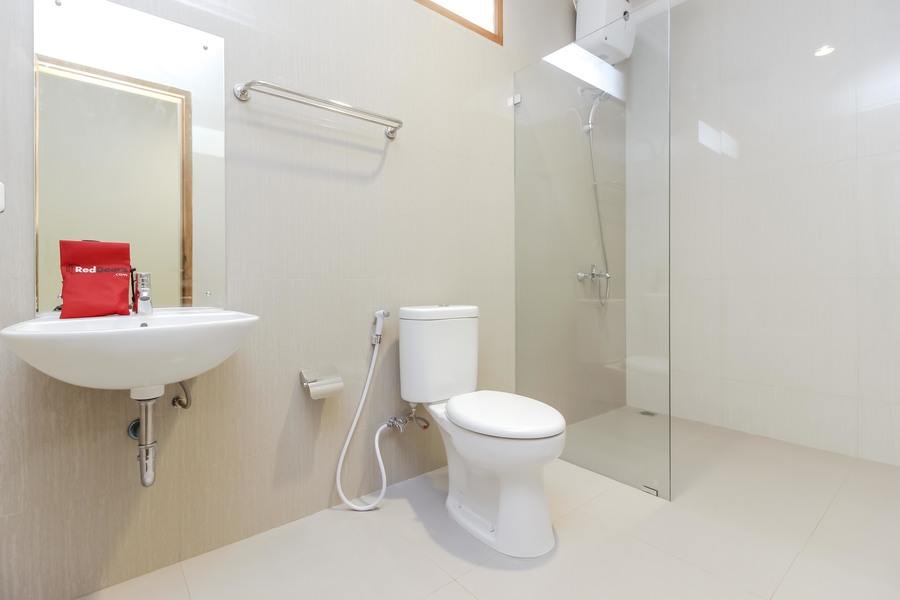 Reddoorz Premium Near Ragunan Zoo 2 25/27