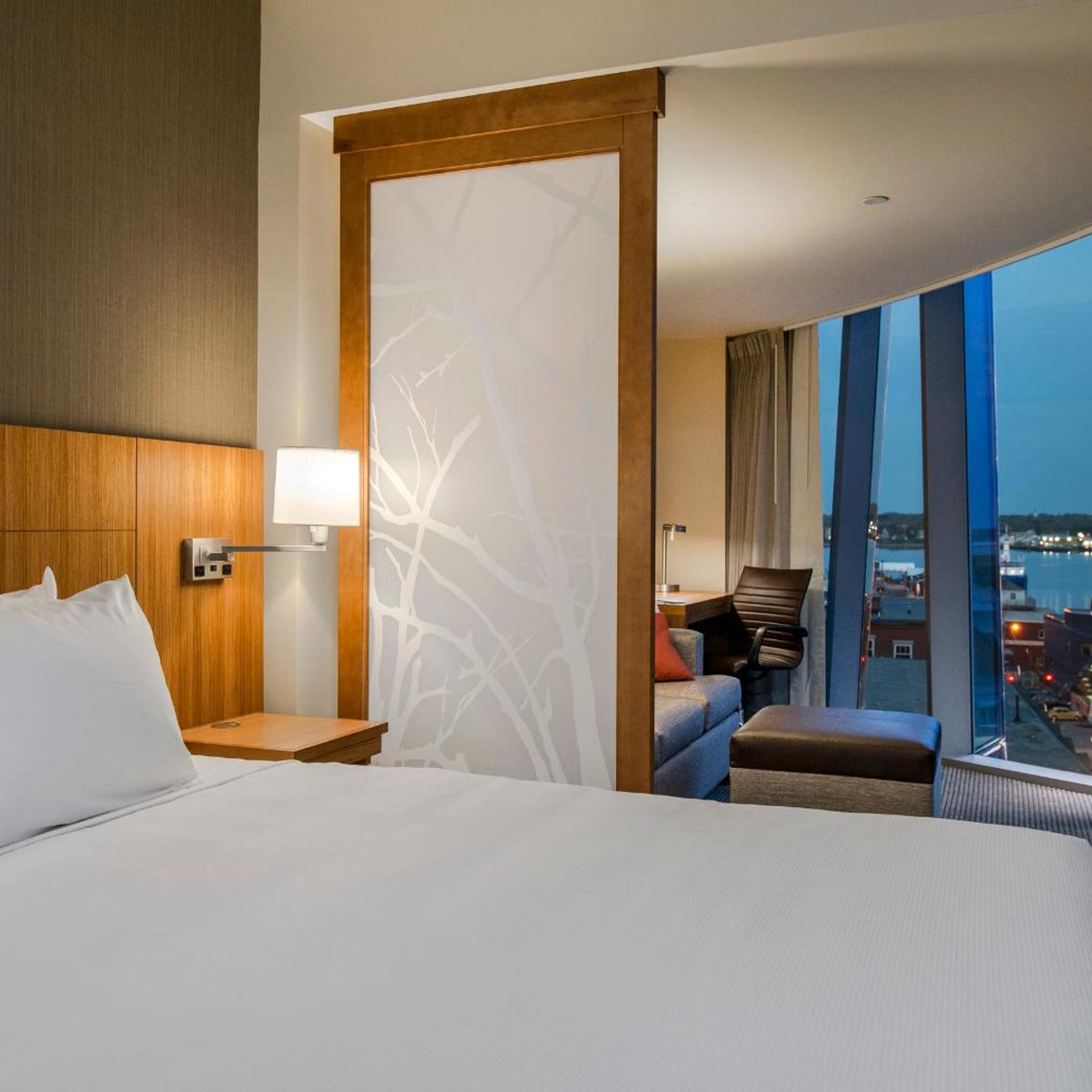 Specialty, King Bed, Street View