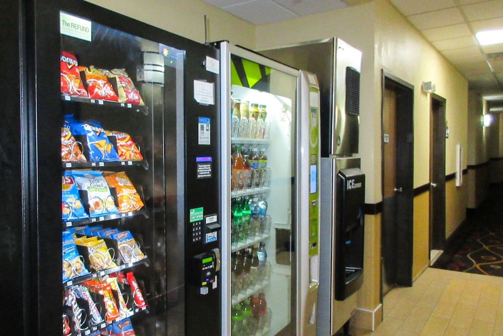 Quality Inn & Suites Benton Harbor - St. Joseph 14/24