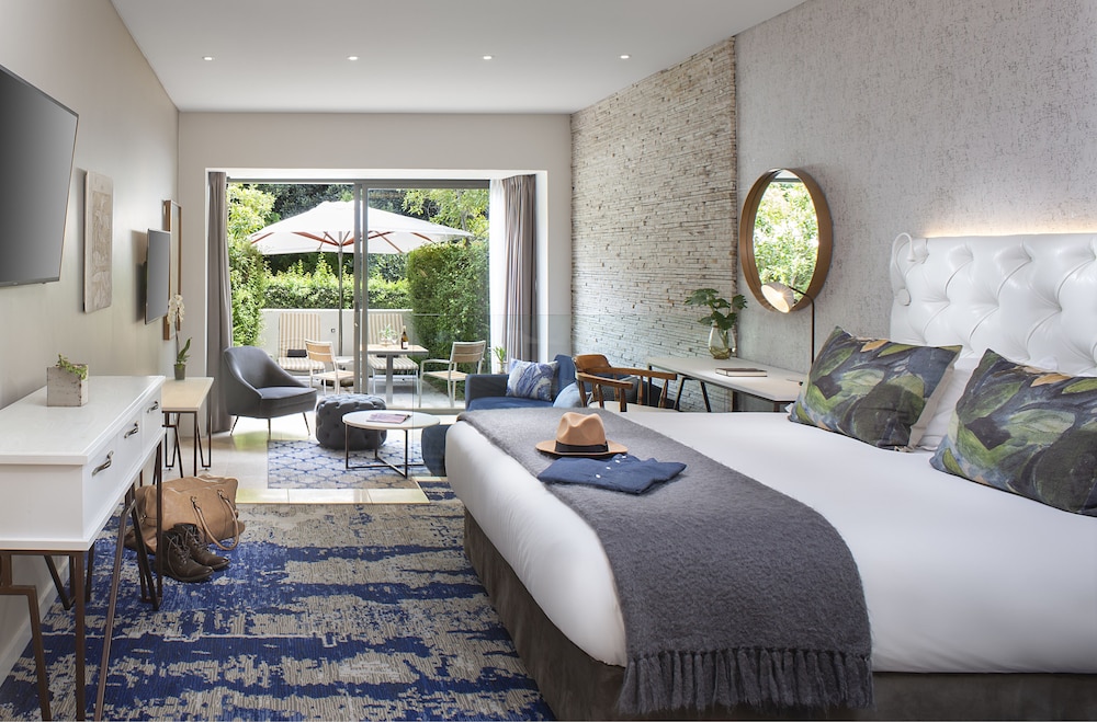 Vineyard Hotel 51/59
