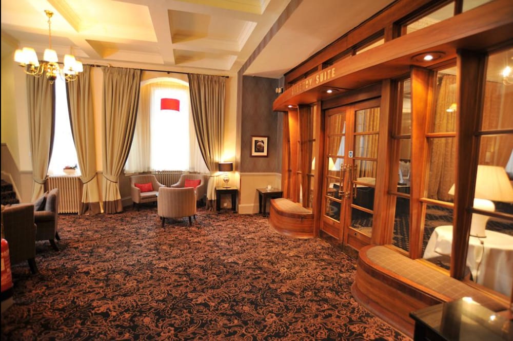 Golden Lion Hotel Stirling 25/50