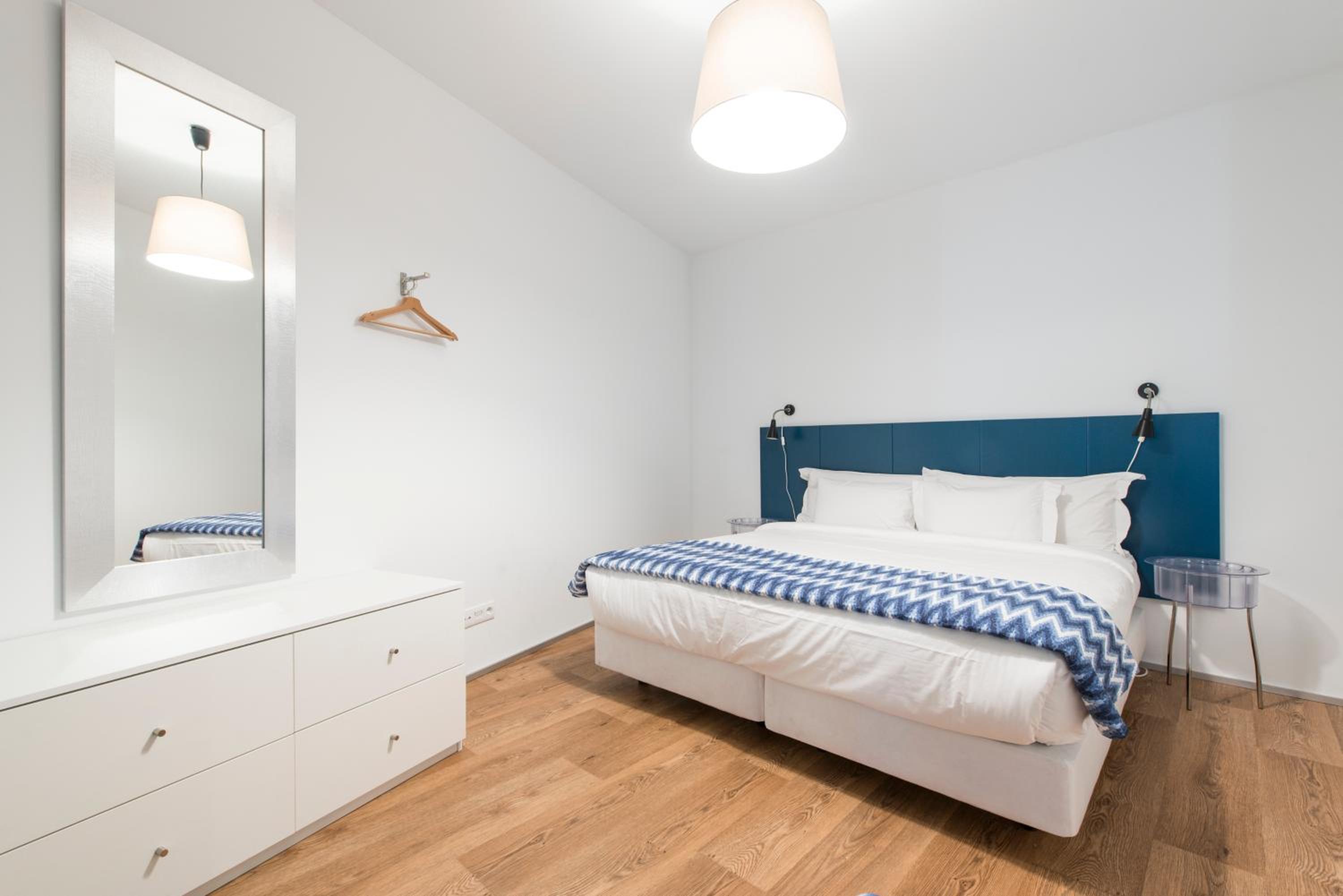2 Bedrooms, Apartment, Private Garden