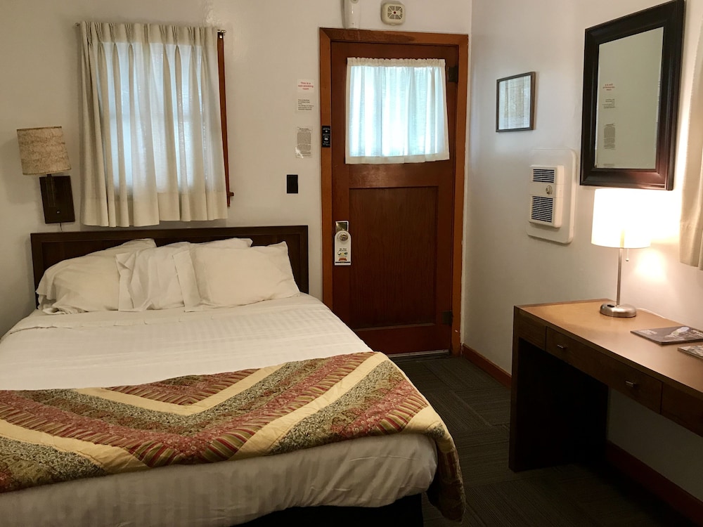 Chalet Motel 22/49