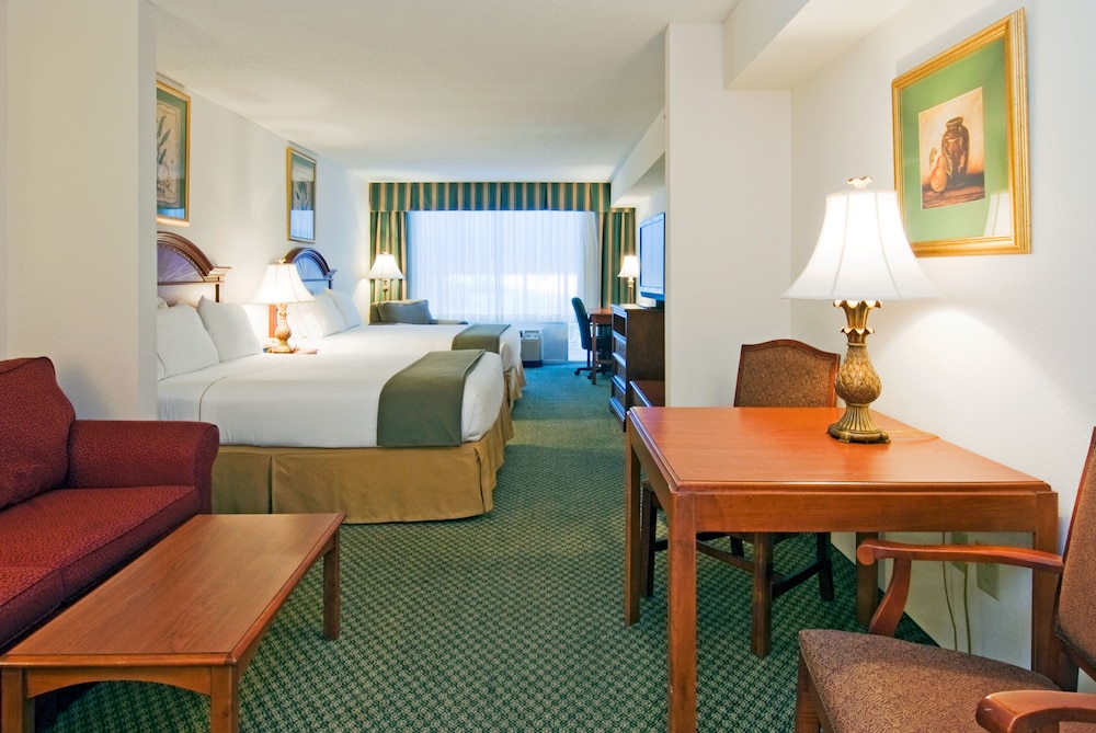 Holiday Inn Express Hotel Suites Emporia 44/51