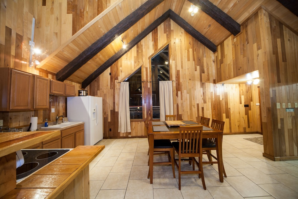 Log Cabin Lodge Suites 56/68