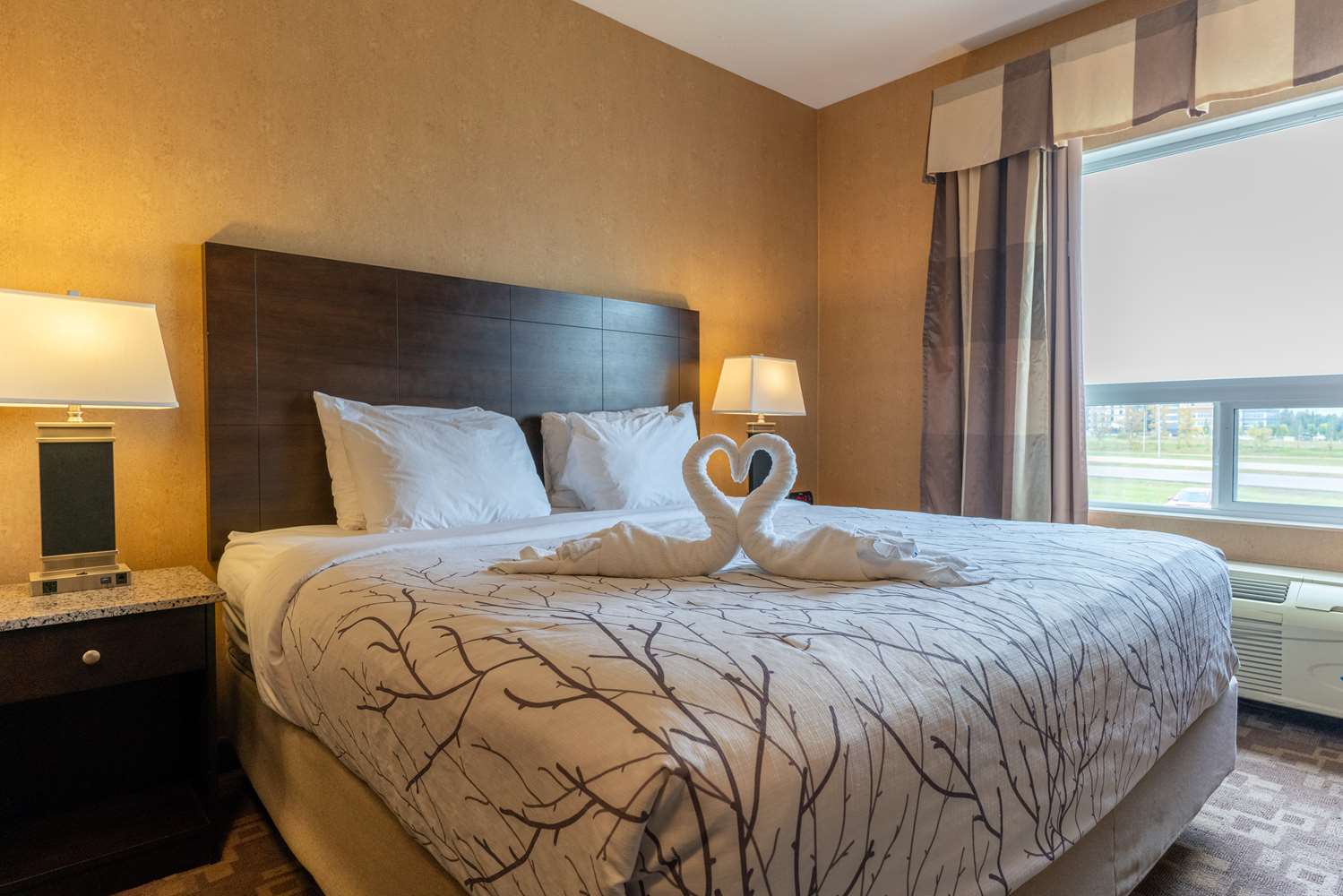 غرفة بسرير كينج، Best Western Plus South Edmonton Inn and Suites 2/4