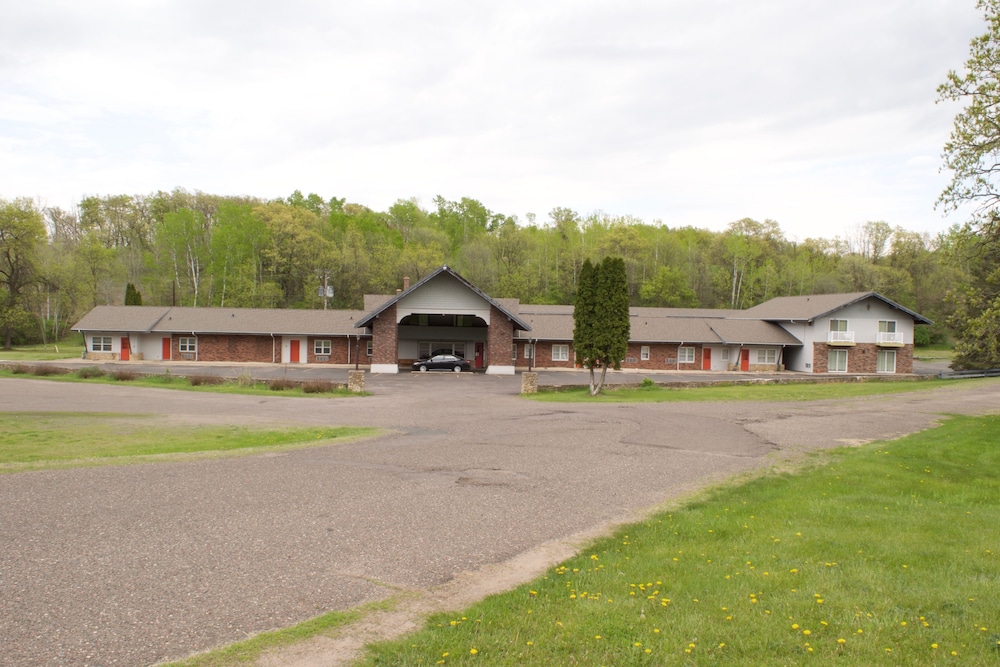 The Dalles House Motel 64/68