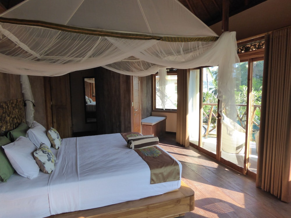 3 BEDROOMS, VILLA