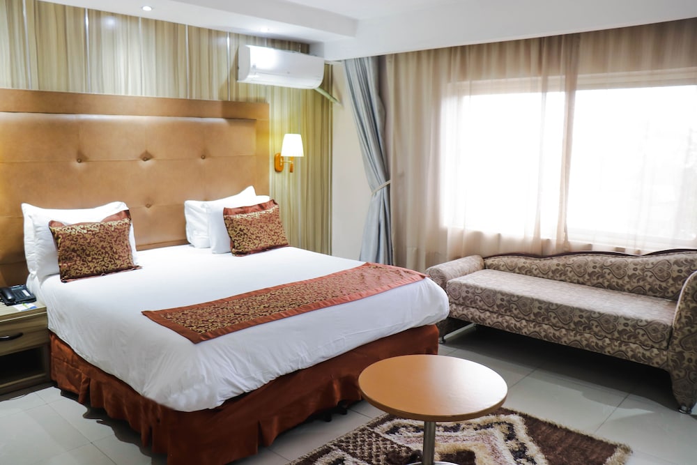GOLDEN TULIP PORT HARCOURT 33/81