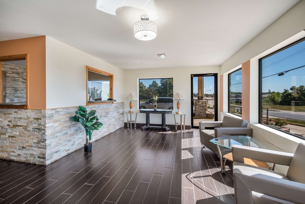 Americas Best Value Inn & Suites Harrisonville 28/33