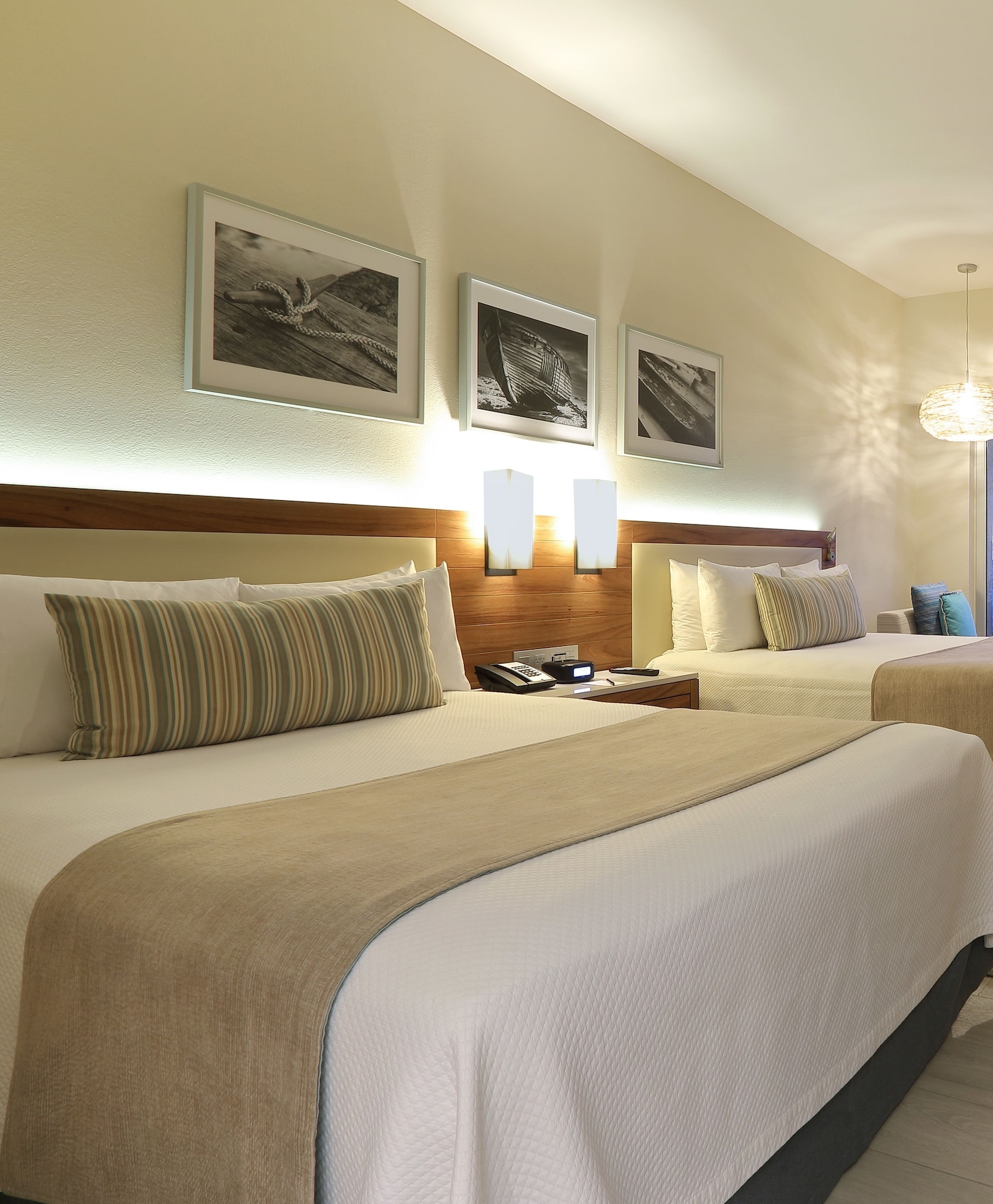DELUXE, DOUBLE BED, OCEAN FRONT