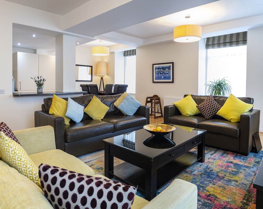 Inverness City Suites 26/50