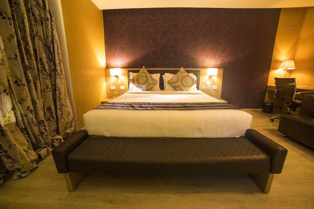 Hash Six Hotels 32/65