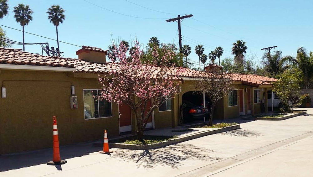 Economy Inn Motel Sylmar 6/34