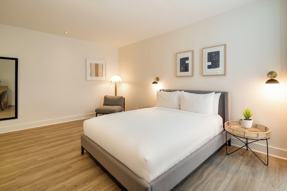 ROOM, QUEEN BED, ACCESSIBLE