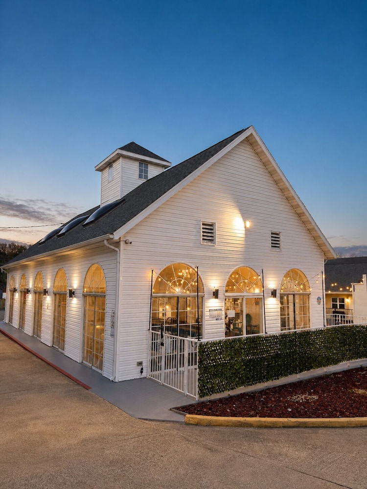 Carriage House Inn 6/61