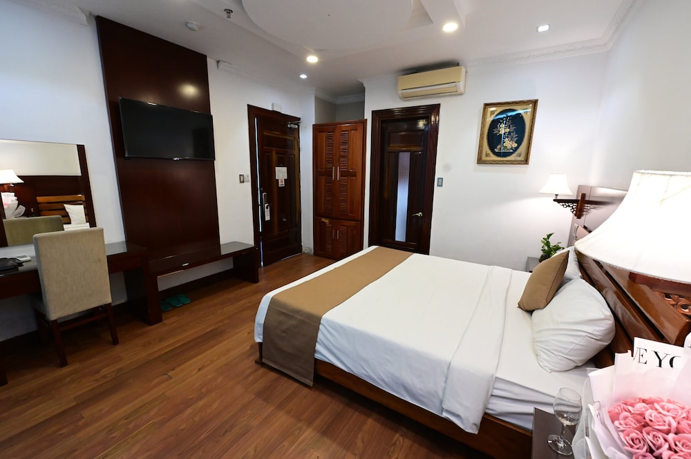 DELUXE, DOUBLE OR TWIN BED, SEA VIEW