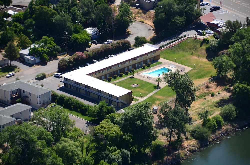 Travelodge by Wyndham Red Bluff South of Redding 60/65