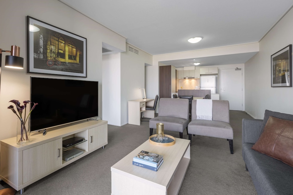 Oaks Brisbane Aurora Suites 44/74