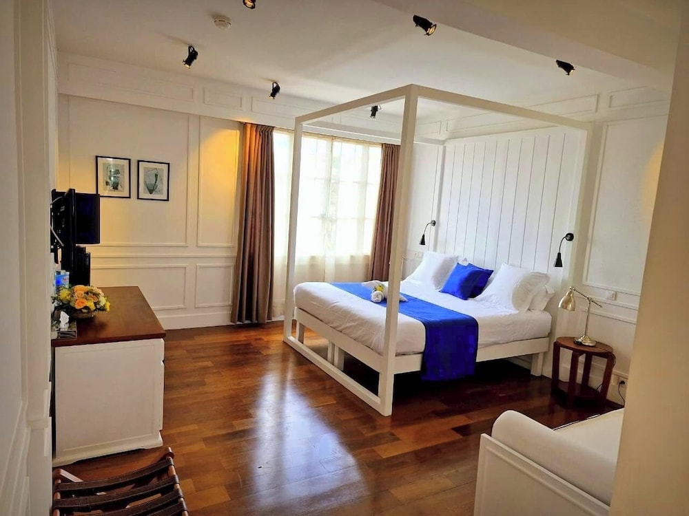 Grand Hotel Urban 33/67