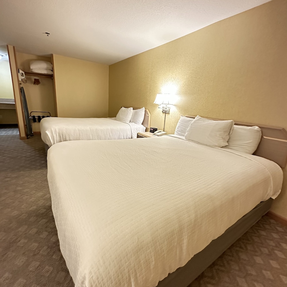 Timberland Inn & Suites 13/63