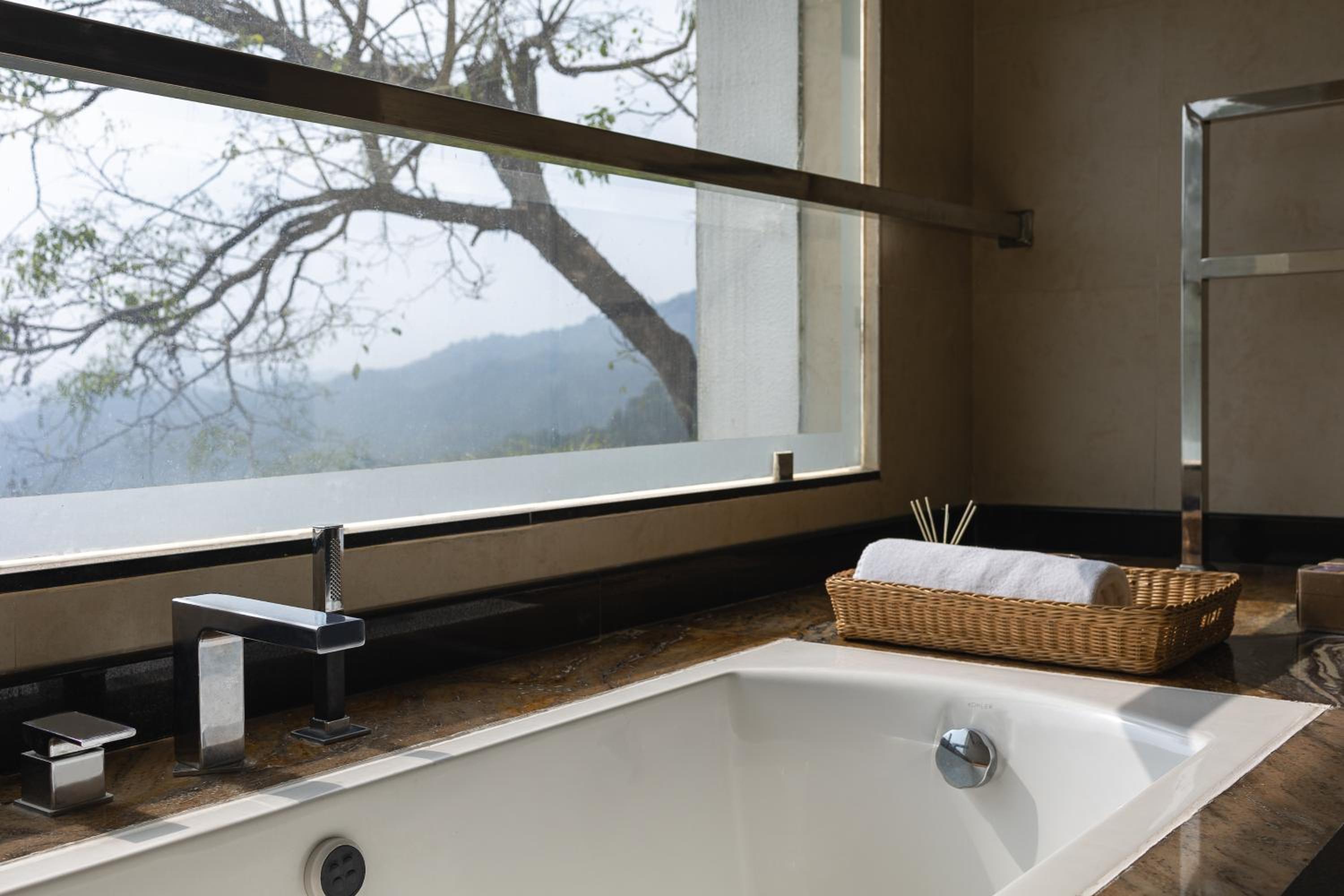 Suite, King Bed, The Panoramic Getaway 5/6