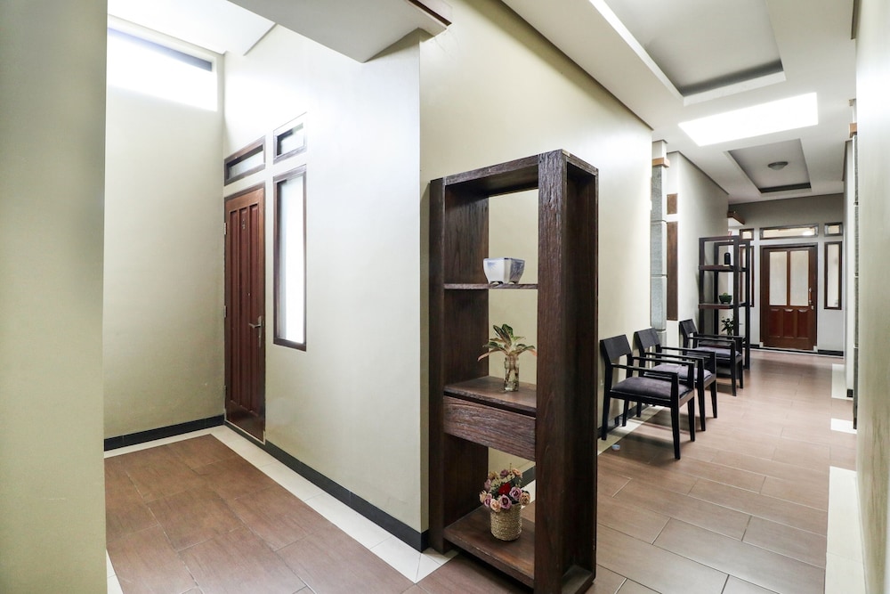 OYO 90026 Guest House Teras Waruga Syariah 16/22