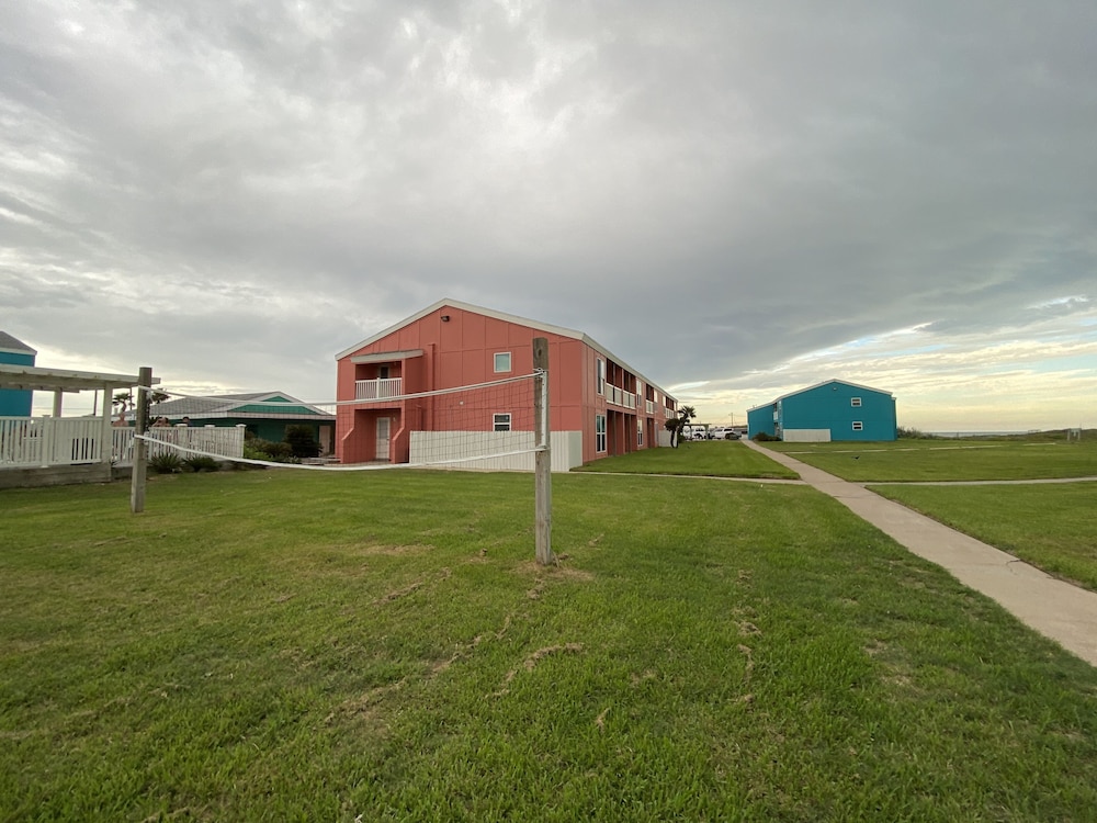 Executive Keys Condominiums on the Beach 58/66