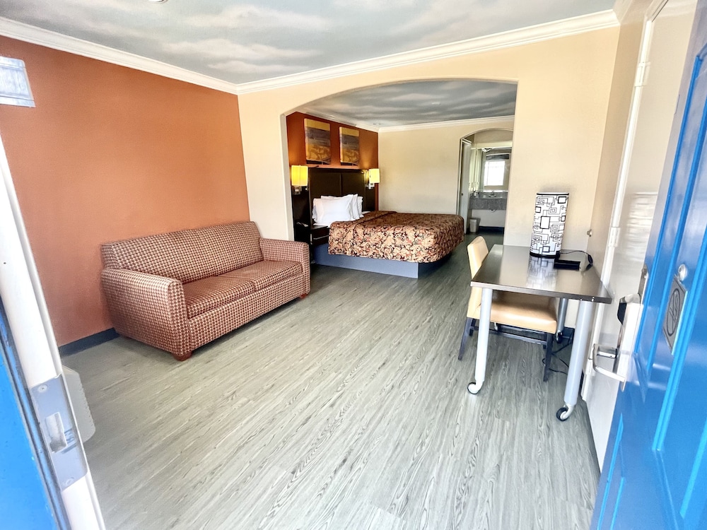 Luxury Inn & Suites Liberty 39/65