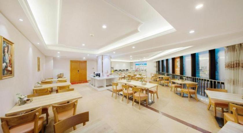 Outsky Hotel 36/50