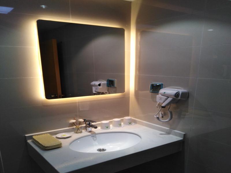 GreenTree Inn Shanghai Jinshan District Wanda Plaza Longhao Road Express Hotel 43/49