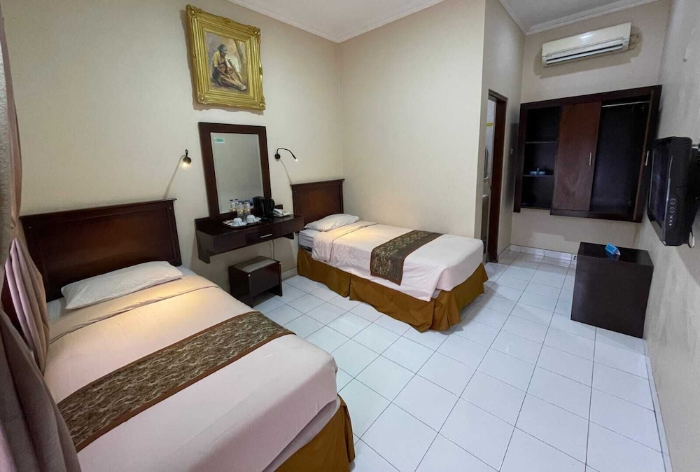 Pool, Deluxe، Maliboro Inn Hotel 3/3