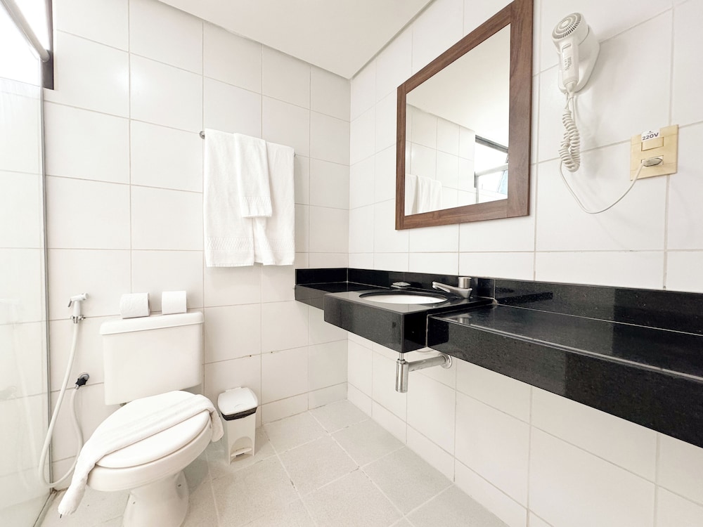 غرفة قياسية بسريرين منفصلين وسرير كوين، D8 Hotel Express 5/7