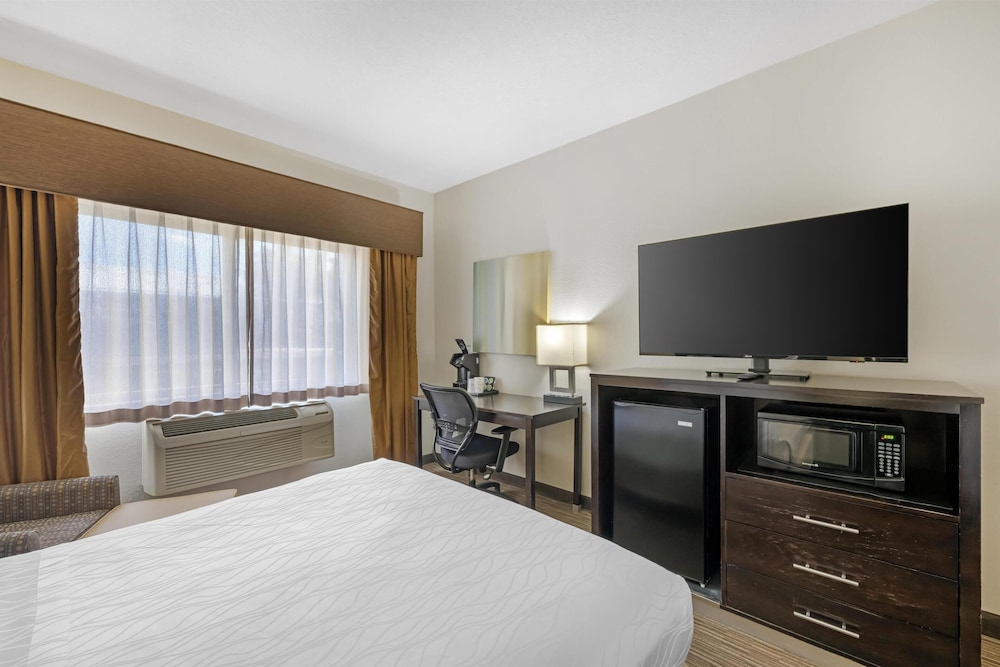 Best Western Plus The Four Corners Inn 18/69