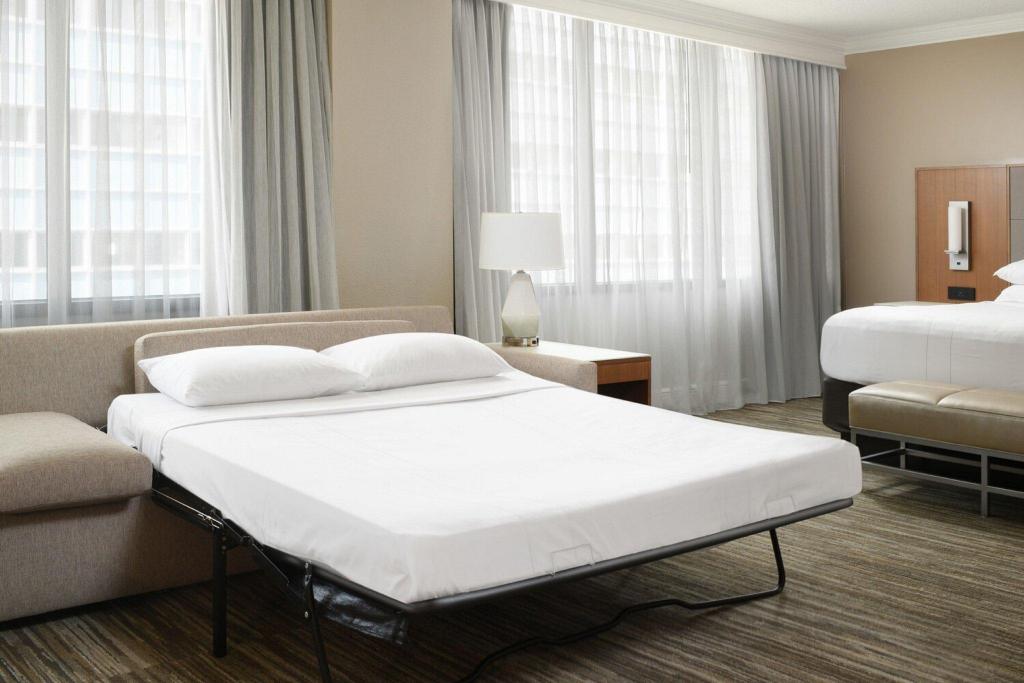 Suite, King Bed, Sofa, Large