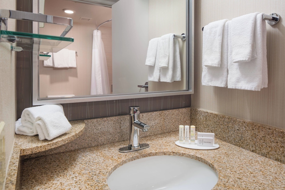 غرفة بسريرين كوين لذوي الإعاقة، Courtyard By Marriott Richmond Berkeley 3/3