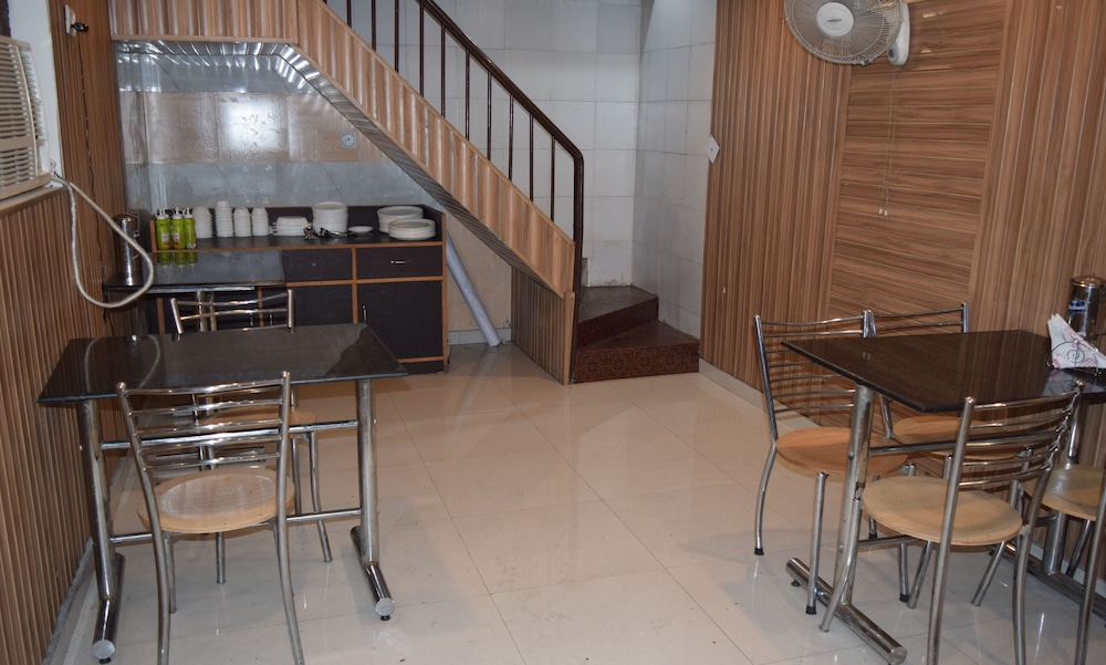 Trishul Hotel 23/27