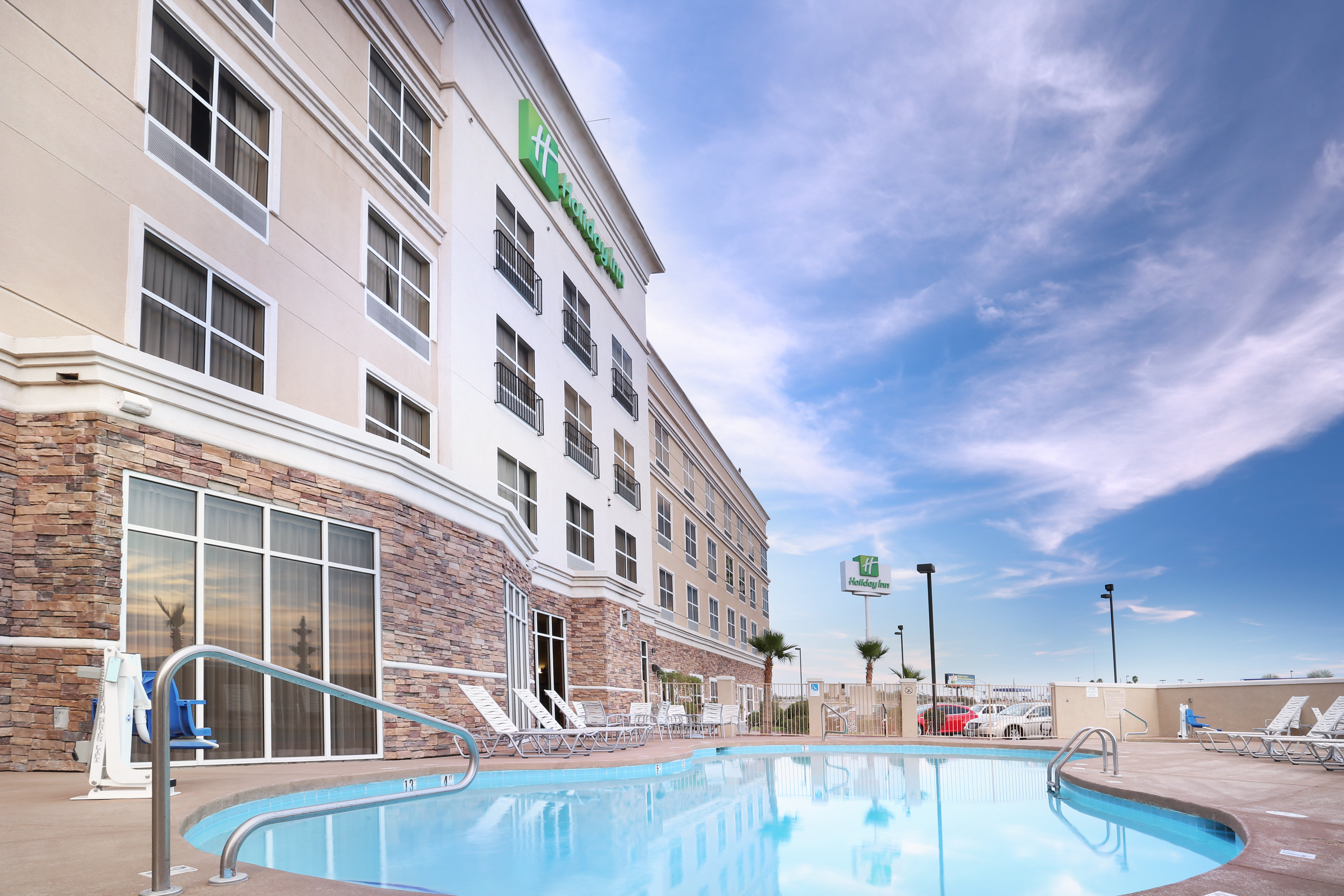 Holiday Inn Yuma 7/73