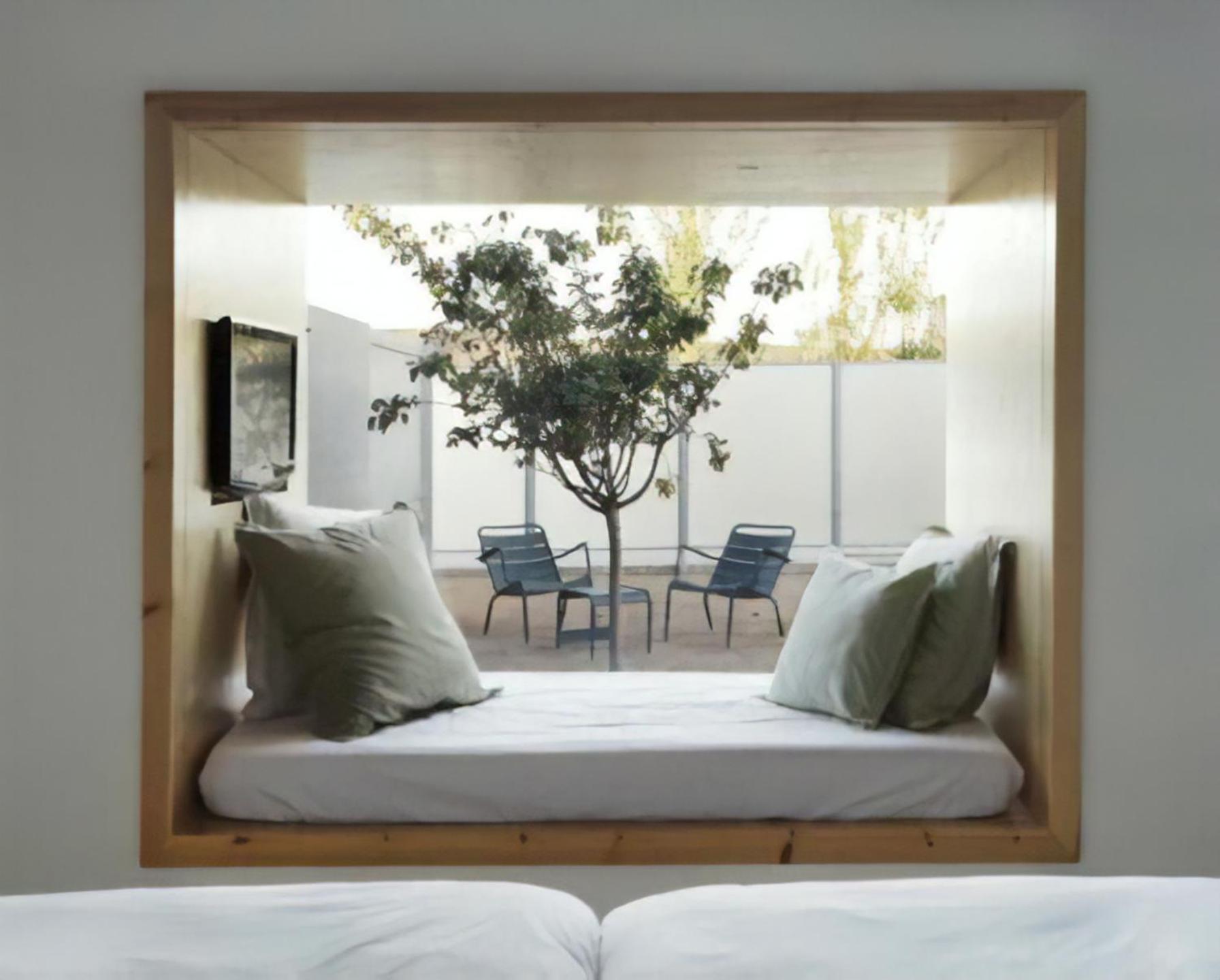 Private, Patio