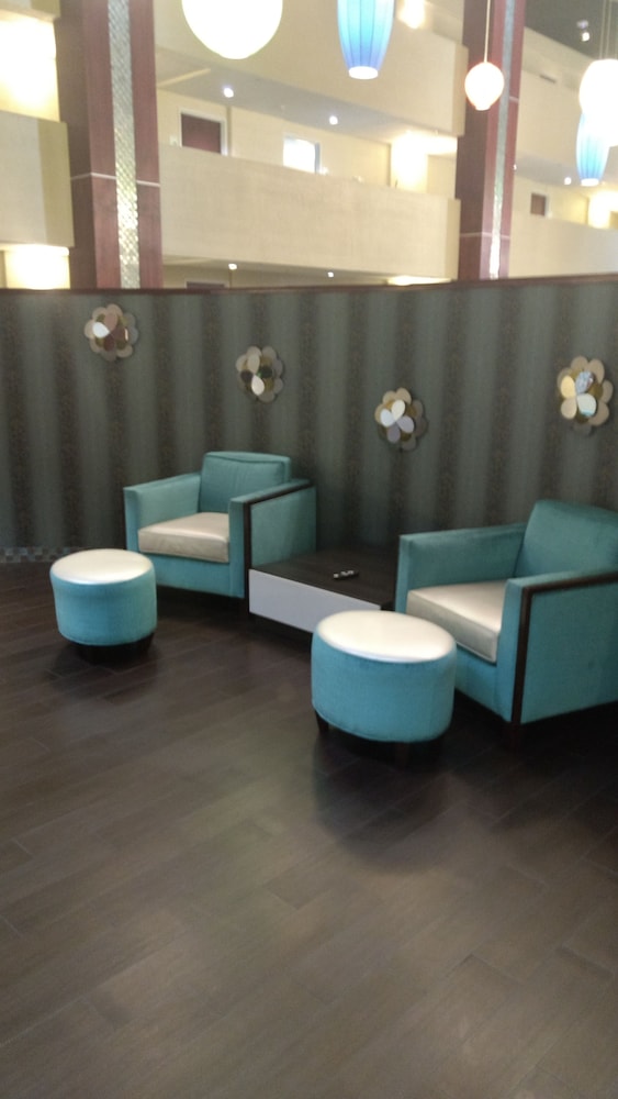 Holiday Inn Hotel And Suites Oklahoma City North 18/32