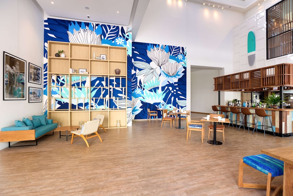 Outrigger Surin Beach Resort 63/74
