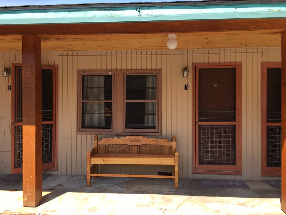 Marshall's Creek Rest Motel 5/71